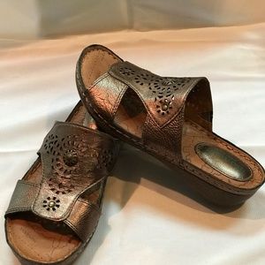 Women’s southwestern style sandals size 7. New. Never worn.